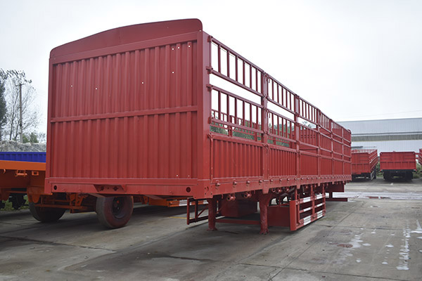 輕量化倉(cāng)欄半掛車(chē)